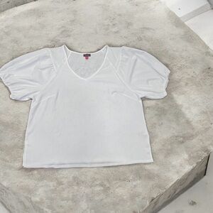 Vince Camuto Women's plus size blouse, size 2X, white, short sleeves, V-neck.